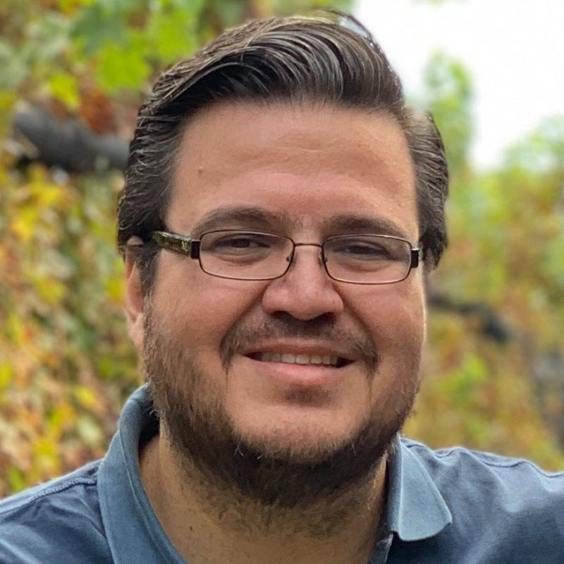 Headshot of Jorge Garza