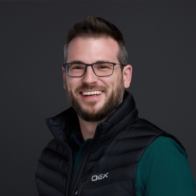 Headshot of Simon Hunter