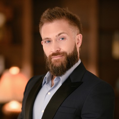 Headshot of Zak Matthews